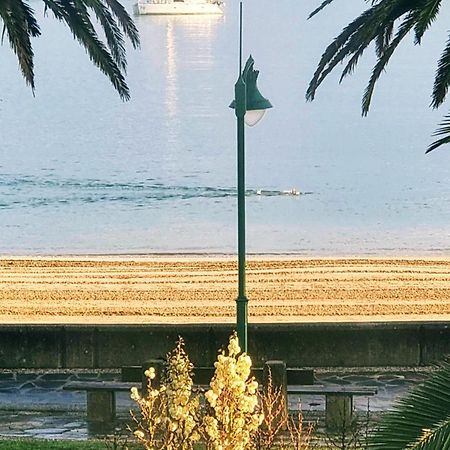 Apartamento Precioso Atico Frente A La Playa De Santa Cristina A Coruña Exterior foto