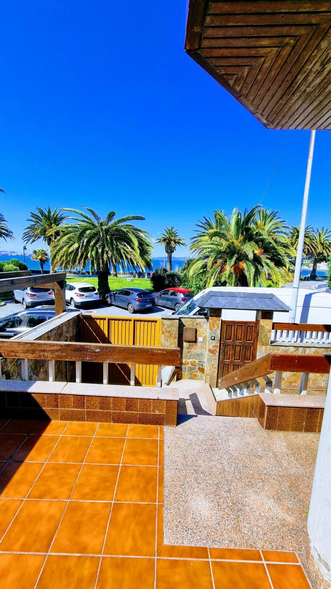 Apartamento Precioso Atico Frente A La Playa De Santa Cristina A Coruña Exterior foto