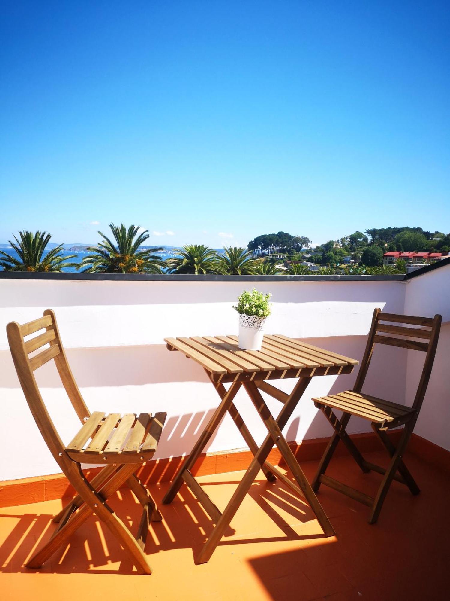 Apartamento Precioso Atico Frente A La Playa De Santa Cristina A Coruña Exterior foto