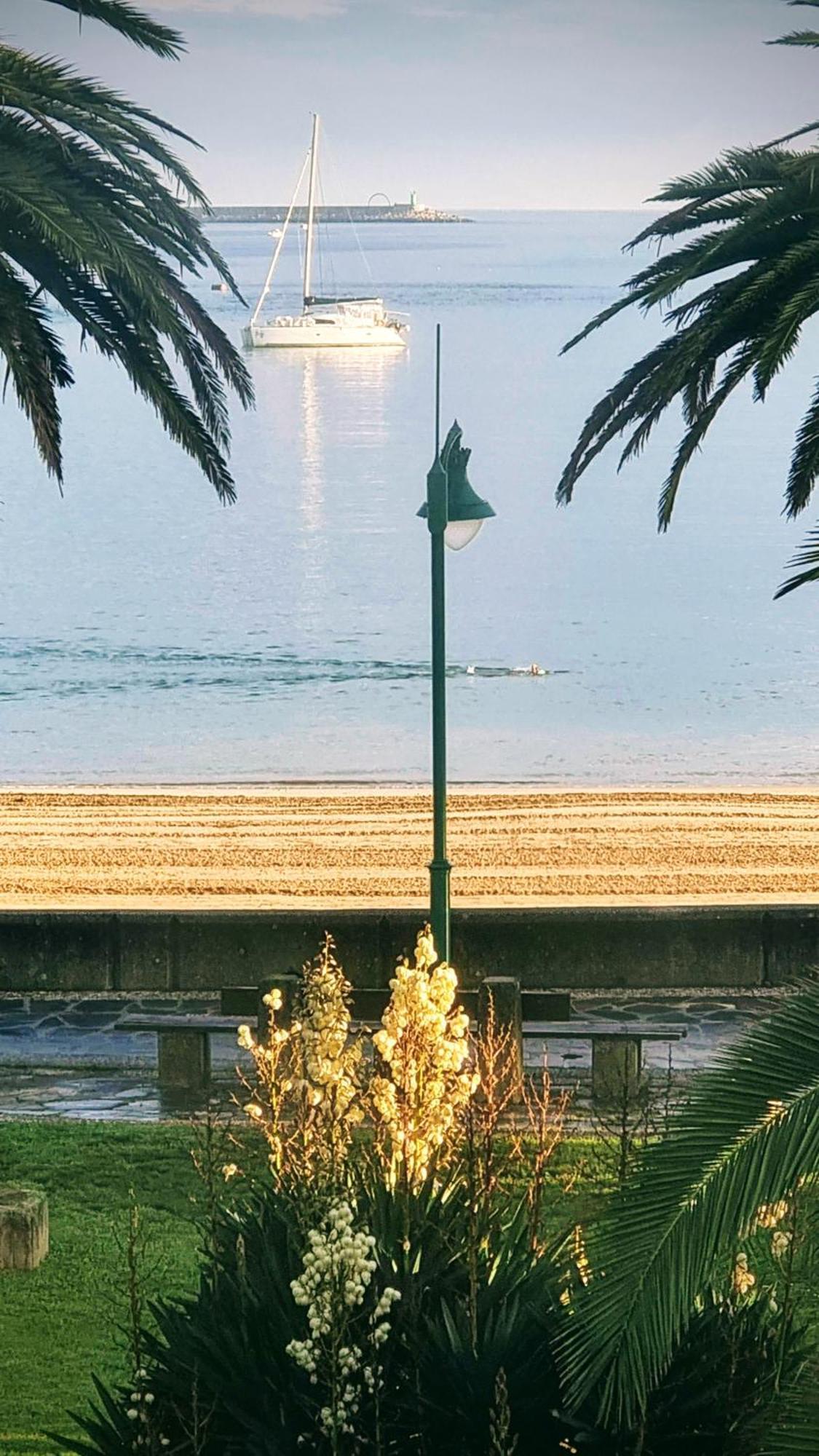Apartamento Precioso Atico Frente A La Playa De Santa Cristina A Coruña Exterior foto